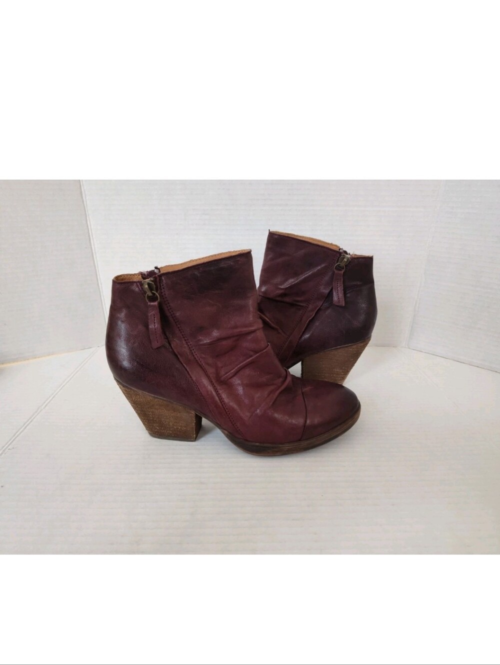 Sofft Slouchy Ankle Boots Women's Size 8.5 Maroon Leather Block Heel Side Zip